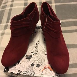 WOMEN SUPER SUEDE RED ANKLE BOOTS SZ 11